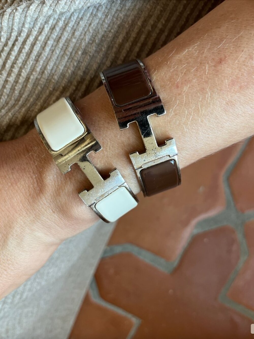 Hermés "Clic Clac" H Cuff Bracelet Silver and White - Picture 8 of 8